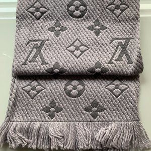 Montsouris Louis Vuitton Logomania beige shine scarf Wool ref.465573 - Joli  Closet